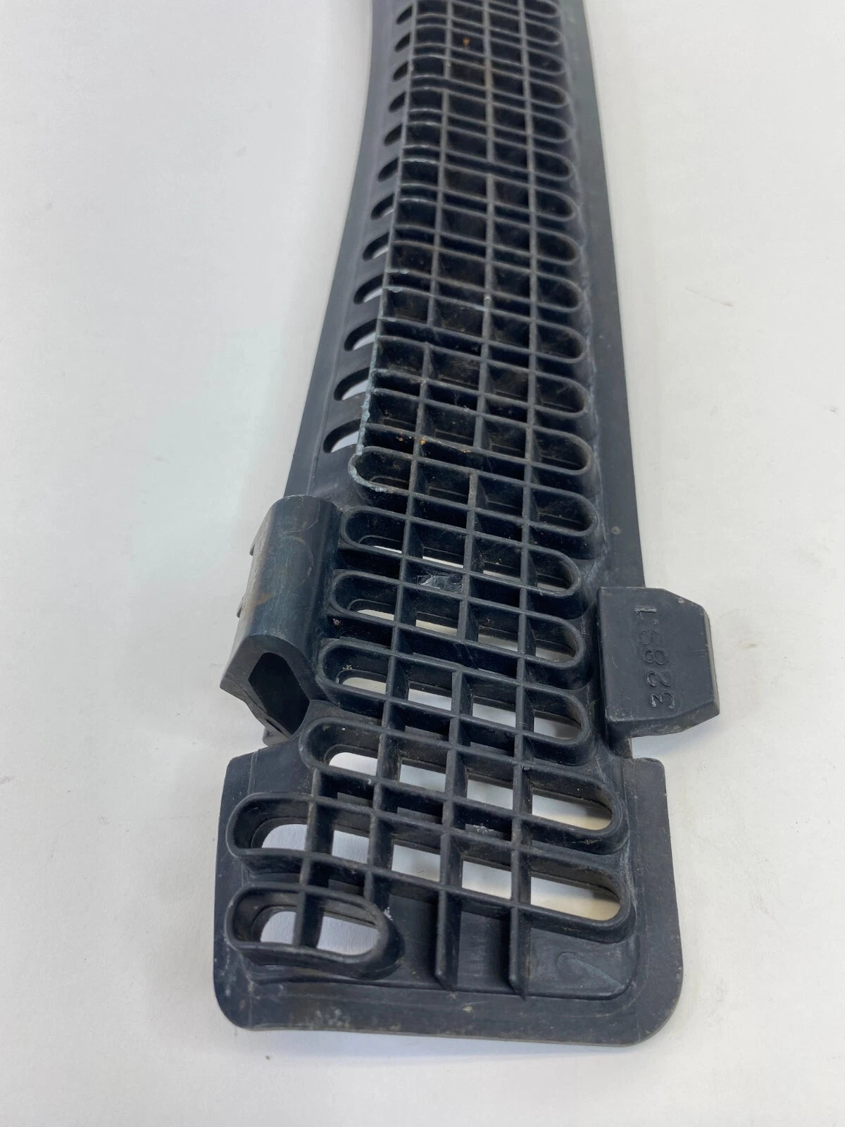 2005-2008 DODGE MAGNUM FRONT RIGHT SIDE COWL PANEL TOP PANEL GRILL GRILLE OEM