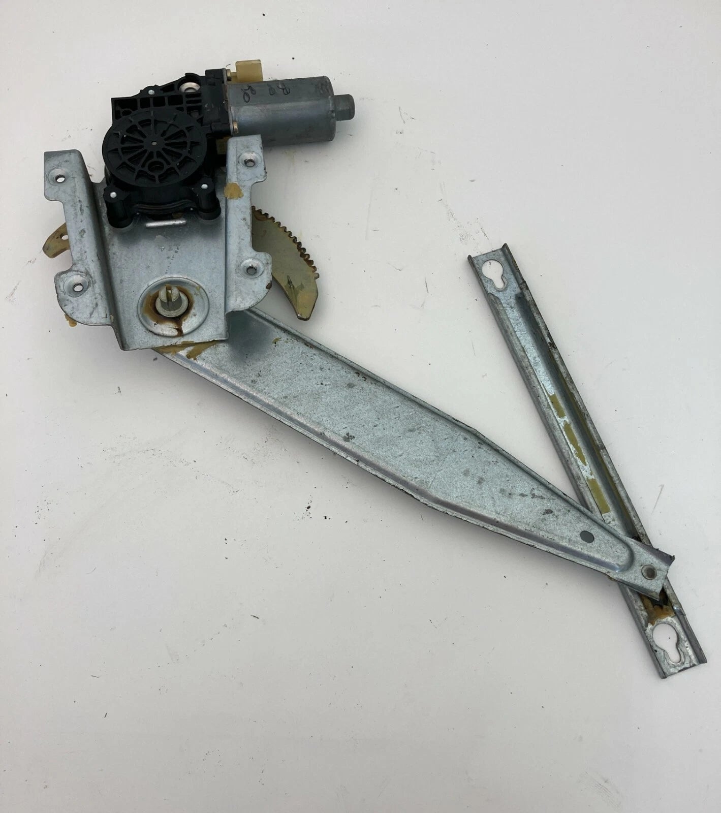2004-2009 DODGE DURANGO REAR RIGHT PASSENGER DOOR WINDOW MOTOR REGULATOR OEM