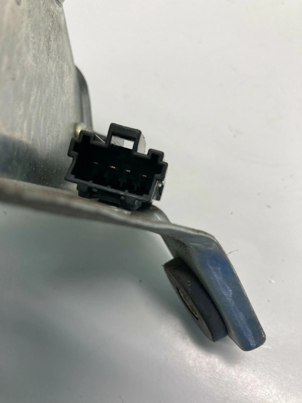 97-04 MITSUBISHI MONTERO SPORT REAR WINDSHIELD BACK GLASS WIPER MOTOR WM412091S