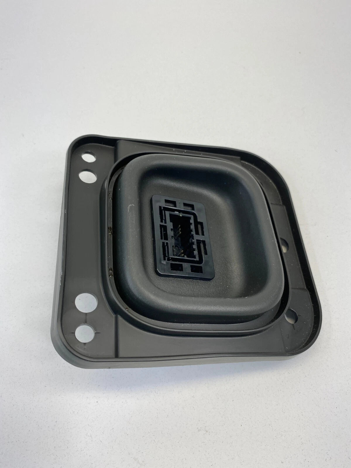 2009-2014 NISSAN CUBE RIGHT INSTRUMENT PANEL LOWER COVER BRACKET 68926-1FC1A
