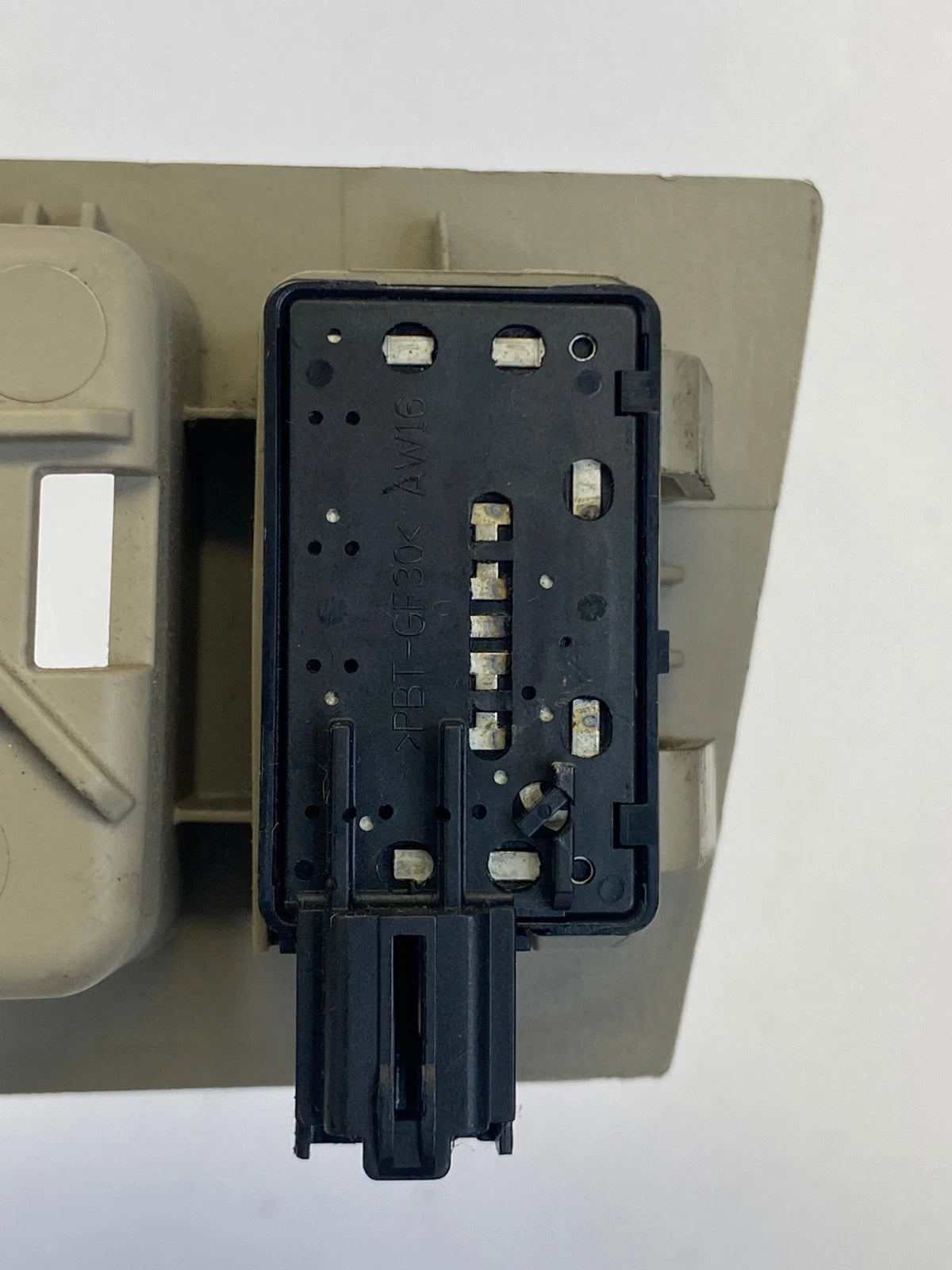 2008-2012 FORD ESCAPE INTERIOR DOOR HANDLE FRONT RH LOCK SWITCHES HOUSINGS OEM