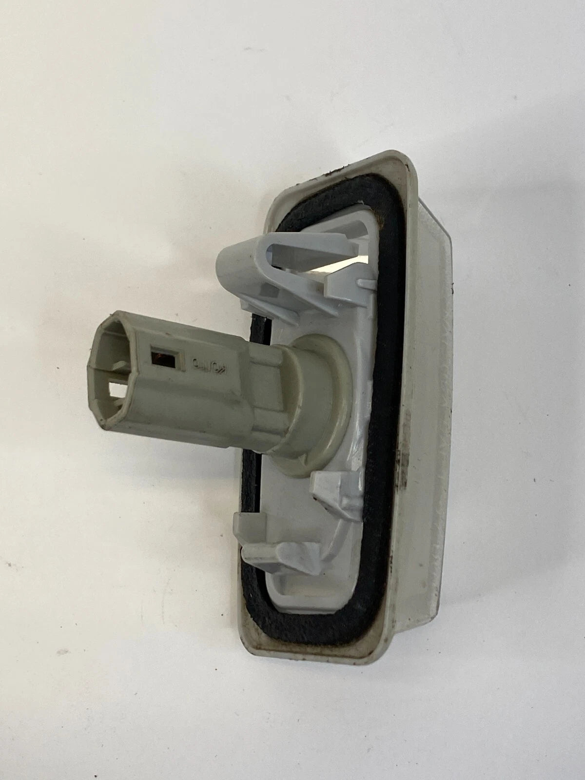 2003-2008 TOYOTA COROLLA REAR TRUNK LEFT OR RIGHT LICENSE PLATE LIGHT LAMP OEM