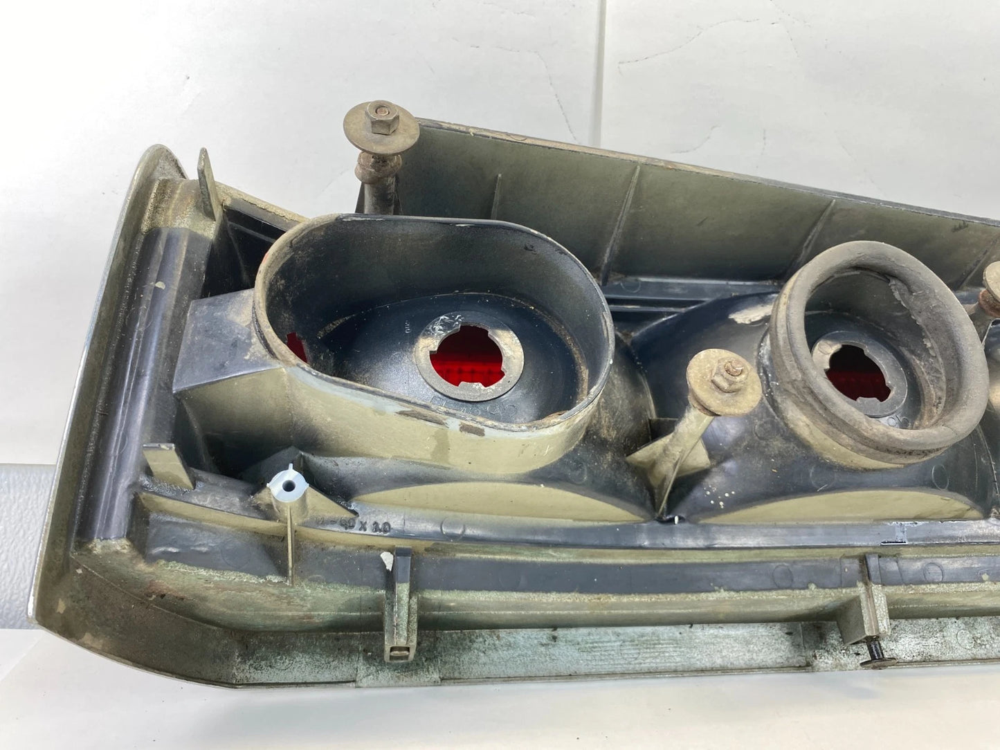 1988-1991 MERCURY GRAND MARQUIS TAILLIGHT TAIL LIGHT LAMP PASSENGER RIGHT OEM