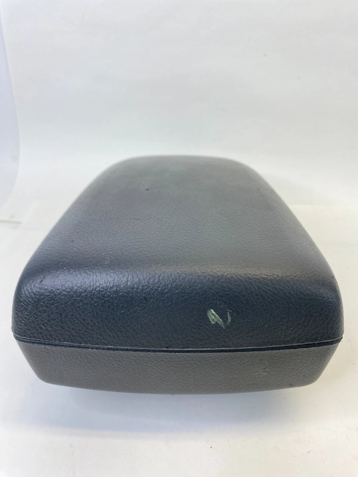 09-13 TOYOTA MATRIX CENTER CONSOLE ARM REST ARMREST LID TOP COVER 58907-02080