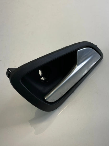 2012-2018 FORD FOCUS SEDAN FRONT RIGHT SIDE INNER DOOR HANDLE AM51-A22600-BDW