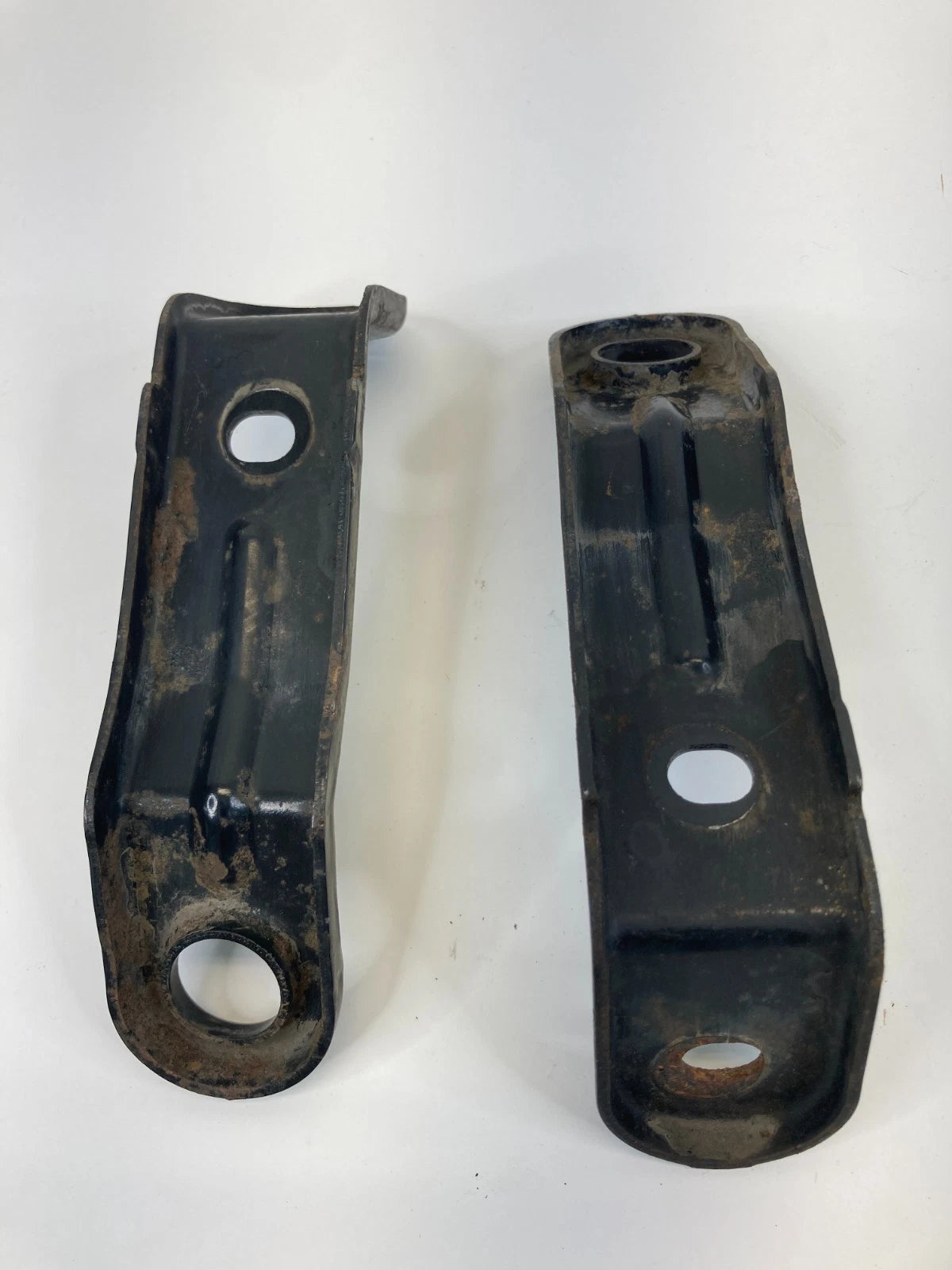 2008-2014 CADILLAC CTS RADIATOR UPPER MOUNTING BRACKET SUPPORT PAIR OEM 15267706