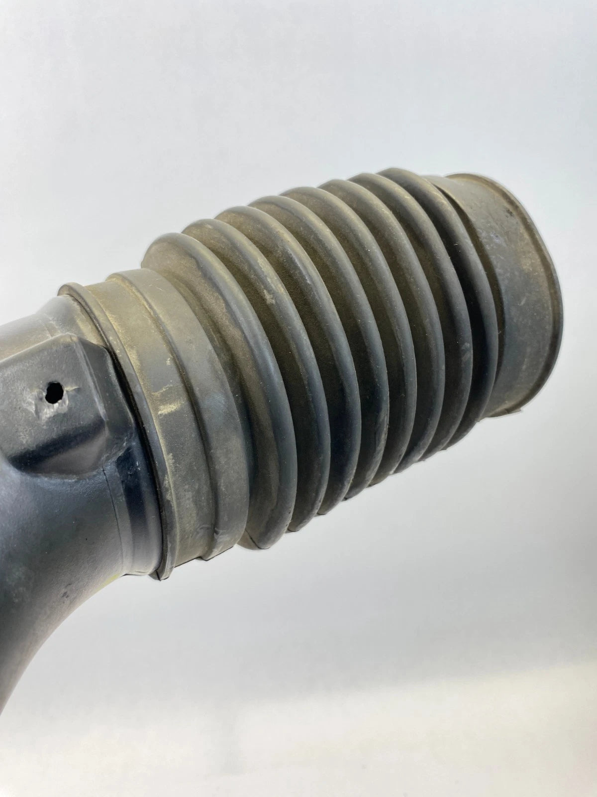 2007-2011 HONDA ELEMENT 2.4L L4 AT AIR INTAKE CLEANER HOSE DUCT INLET TUBE OEM