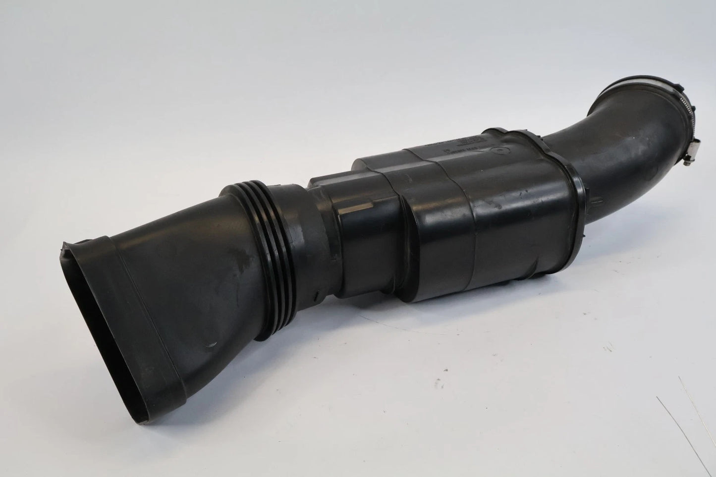 2012-2016 BMW 528I 2.0L L4 AIR INTAKE SILENCER DUCT HOSE TUBE 13717612094 OEM