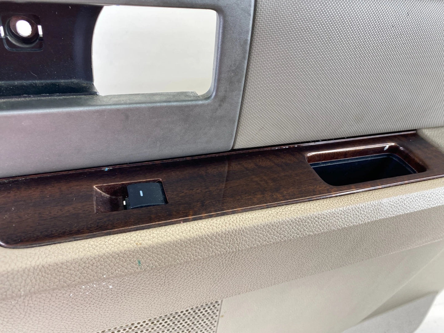 07-14 EXPEDITION REAR RIGHT BACK DOOR INTERIOR PANEL BEZEL TRIM 7L1Z4027406BA