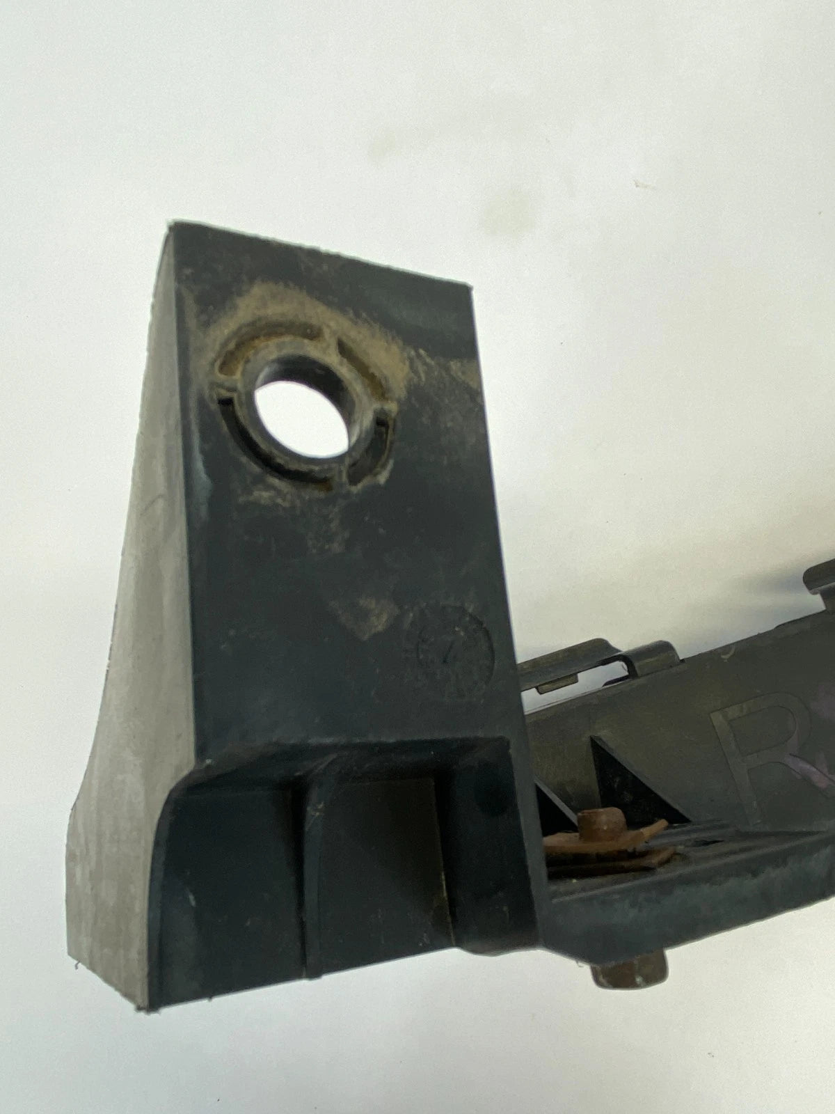 2009-2014 ACURA TL FRONT RIGHT PASSENGER HEADLIGHT BRACKET MOUNT 71140-TK4-A000