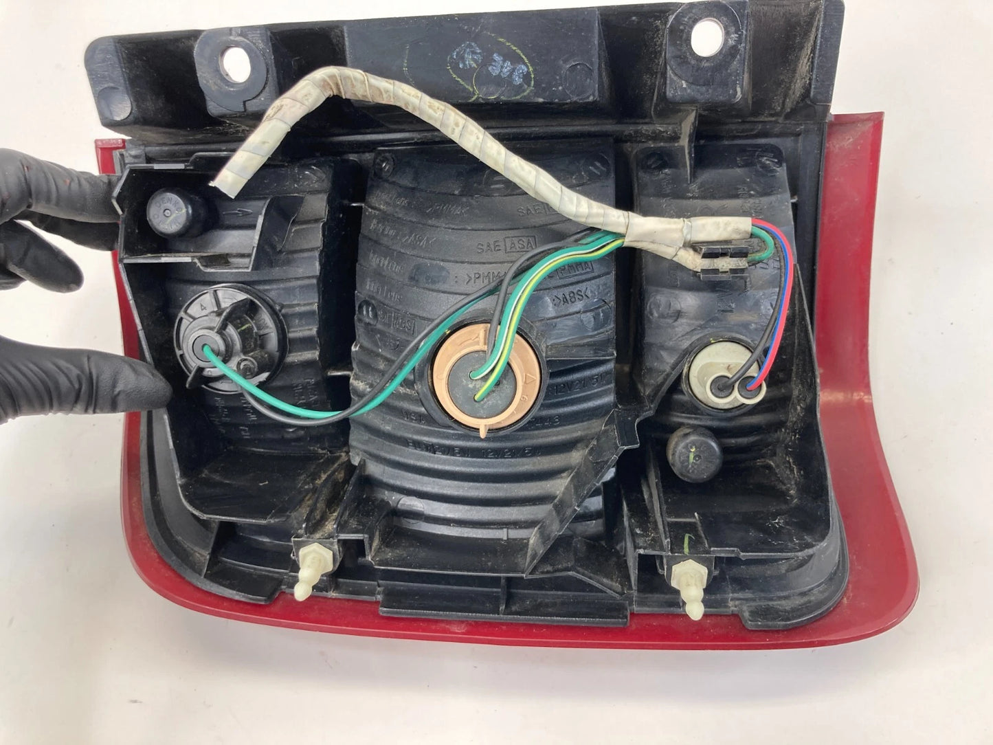 1999-2004 NISSAN PATHFINDER REAR RIGHT PASSENGER SIDE TAILLIGHT TAIL LIGHT LAMP