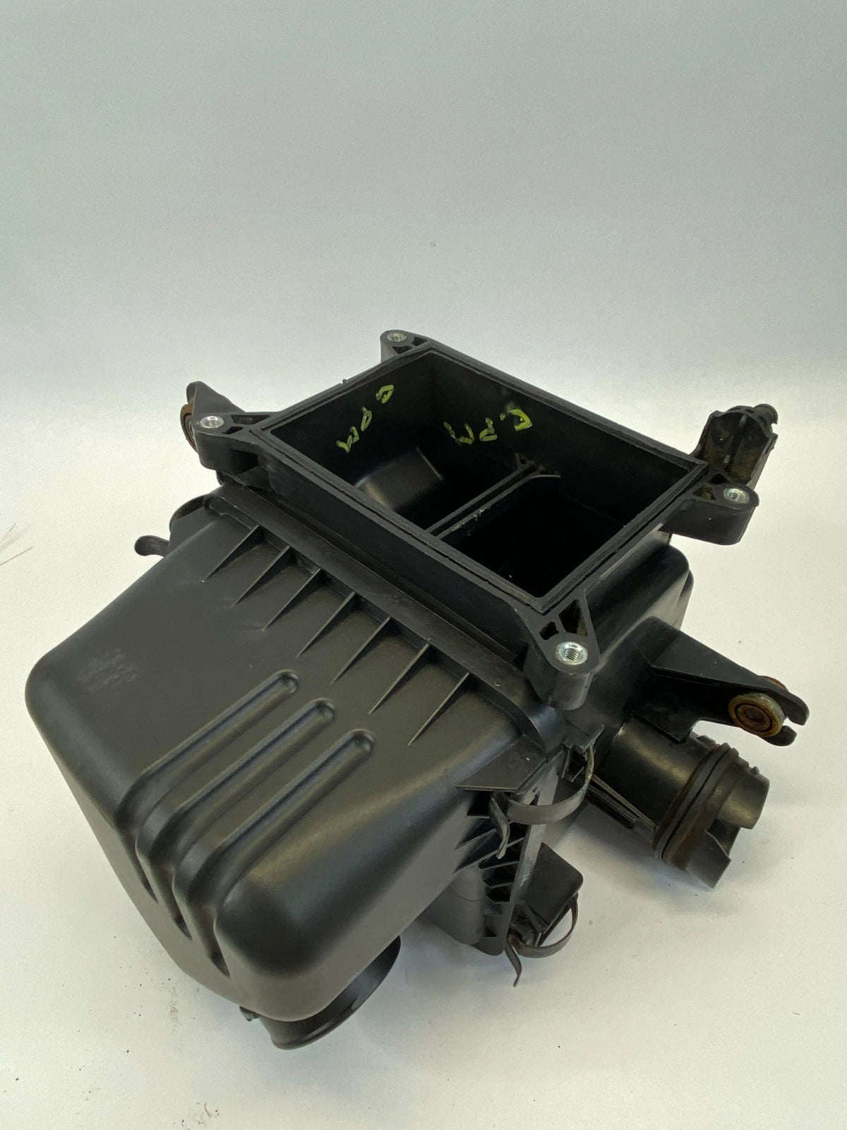 2010-2013 KIA FORTE 2.0L AIR CLEANER FILTER BOX HOUSING ASSEMBLY 28110-1M400
