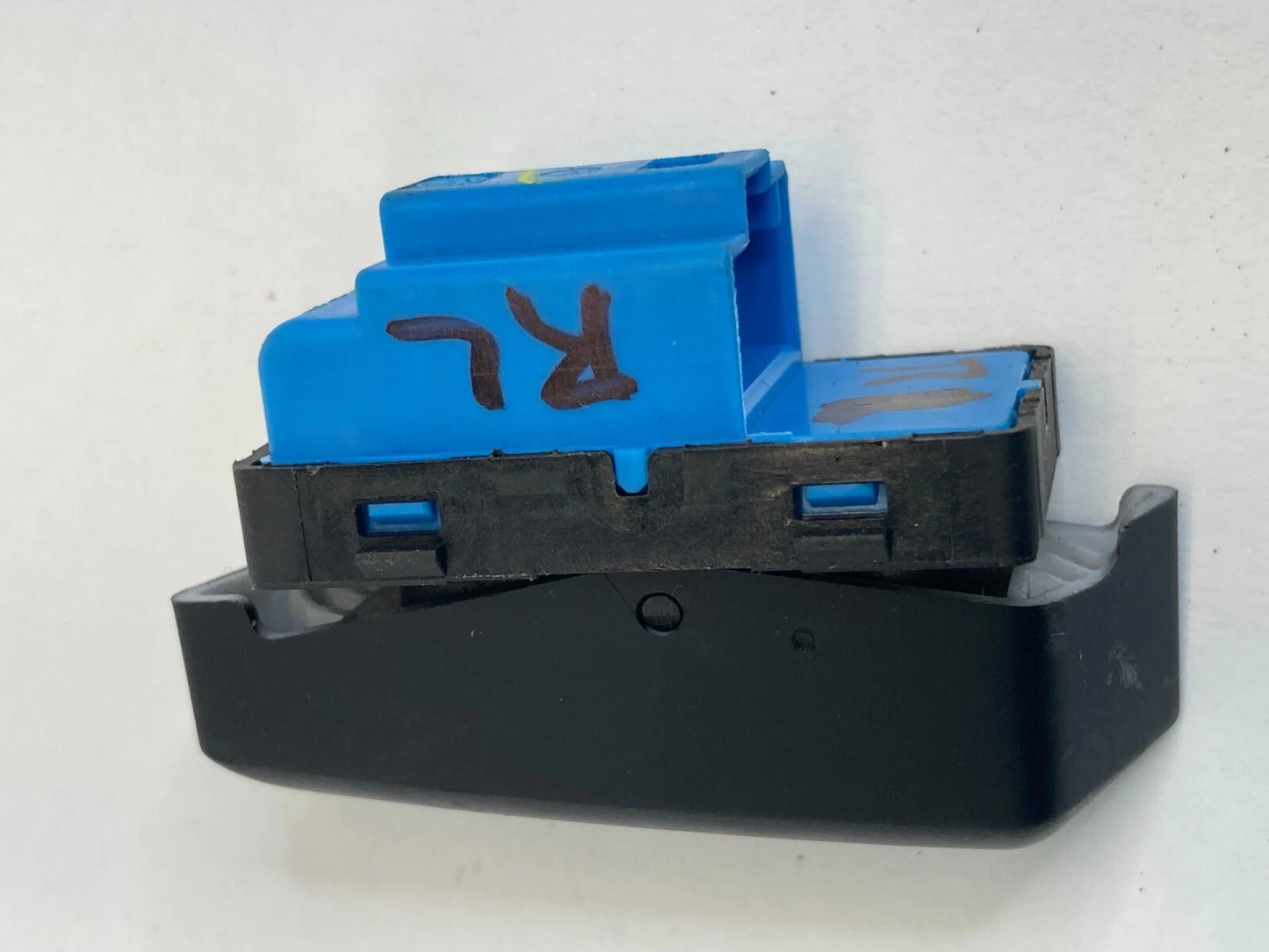 2012-2015 VW VOLKSWAGEN PASSAT REAR LEFT SIDE DOOR LOCK SWITCH 561962135 OEM
