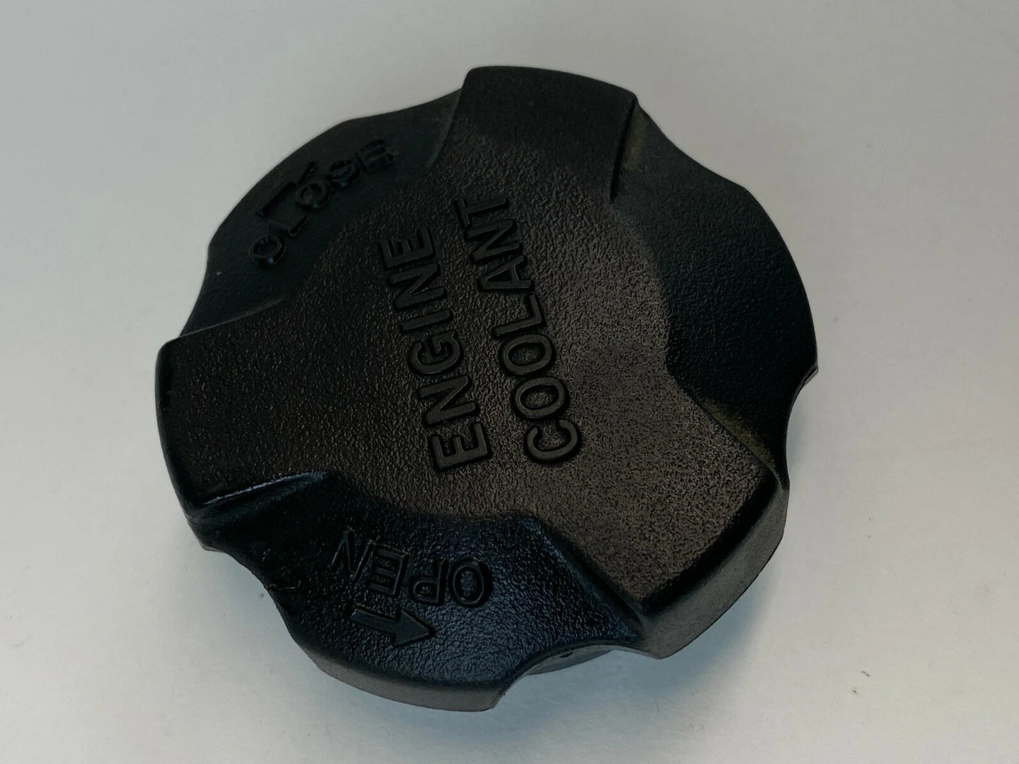 2006-2010 KIA OPTIMA RADIATOR ENGINE COOLANT RESERVOIR CAP TANK BOTTLE COVER OEM