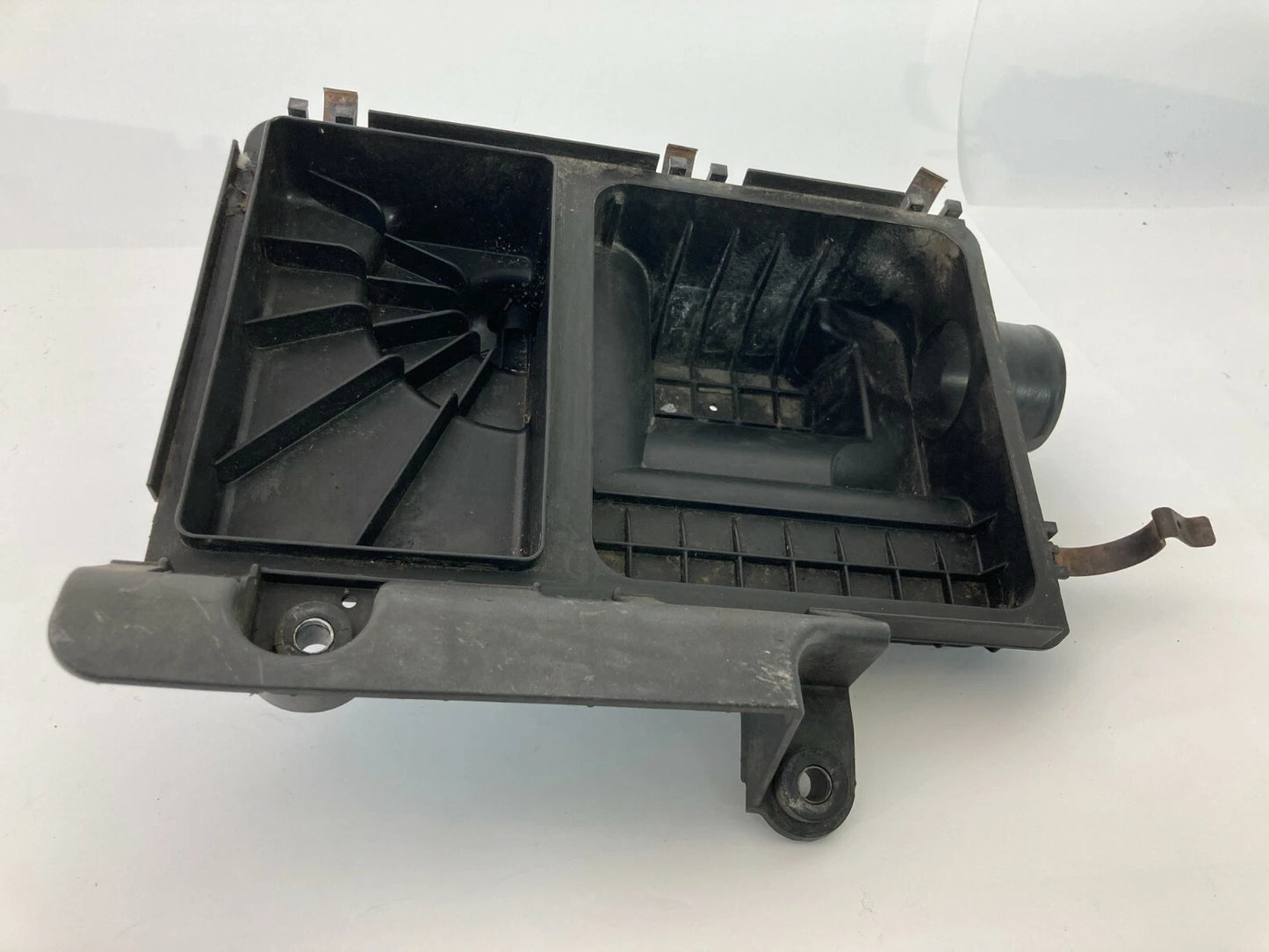 2004-2009 TOYOTA PRIUS 1.5L AIR INTAKE CLEANER BOX FILTER LOWER 1001406980