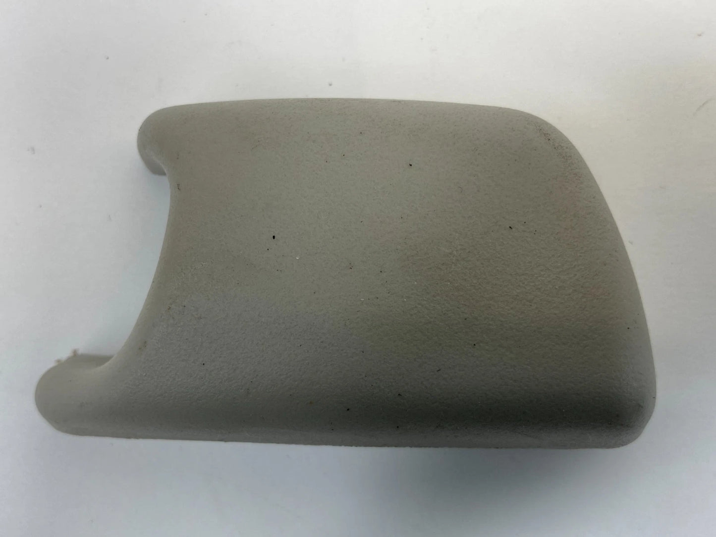 2007 CHRYSLER 300 FRONT LEFT SIDE SEAT BELT TURNING LOOP COVER TRIM 2024408 OEM