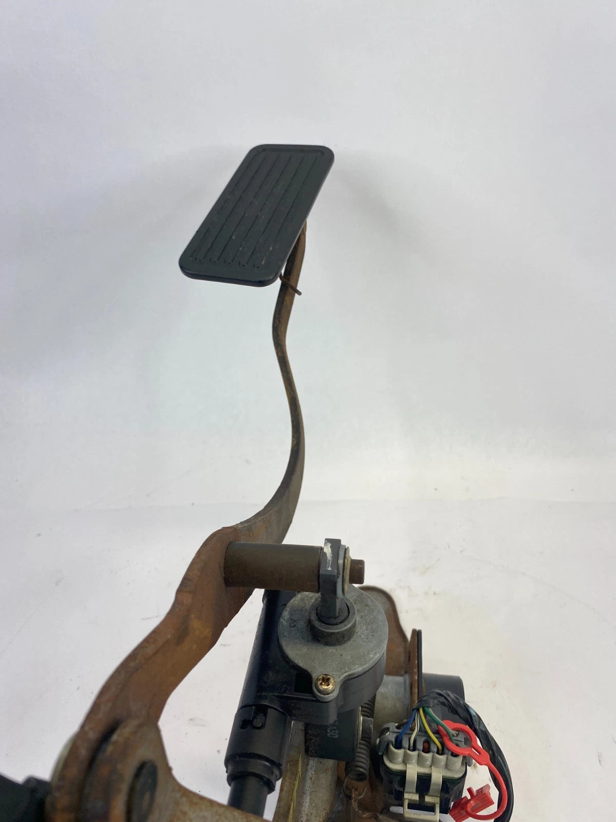 2003-2006 CHEVROLET TAHOE SILVERADO GAS PEDAL ACCELERATOR ASSEMBLY OEM