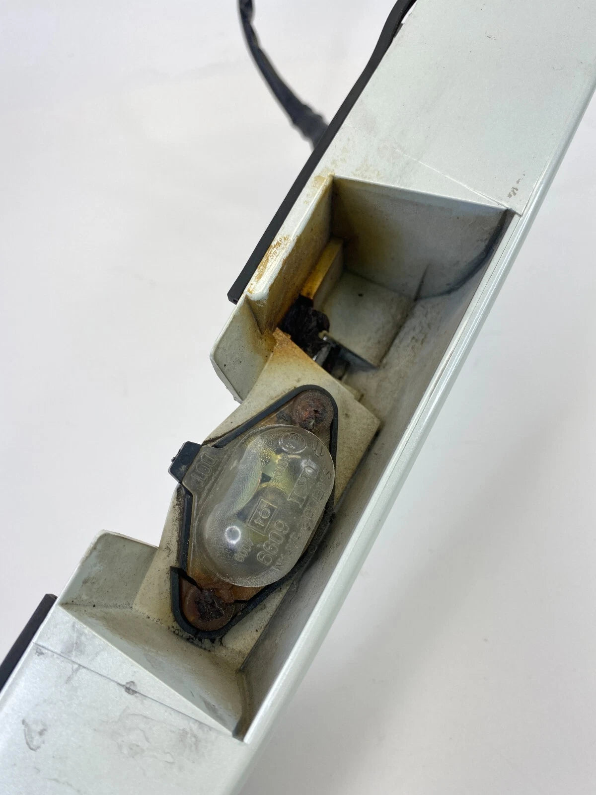 1999-2003 NISSAN PATHFINDER REAR TRUNK LICENSE PLATE MOLDING HANDLE GARNISH