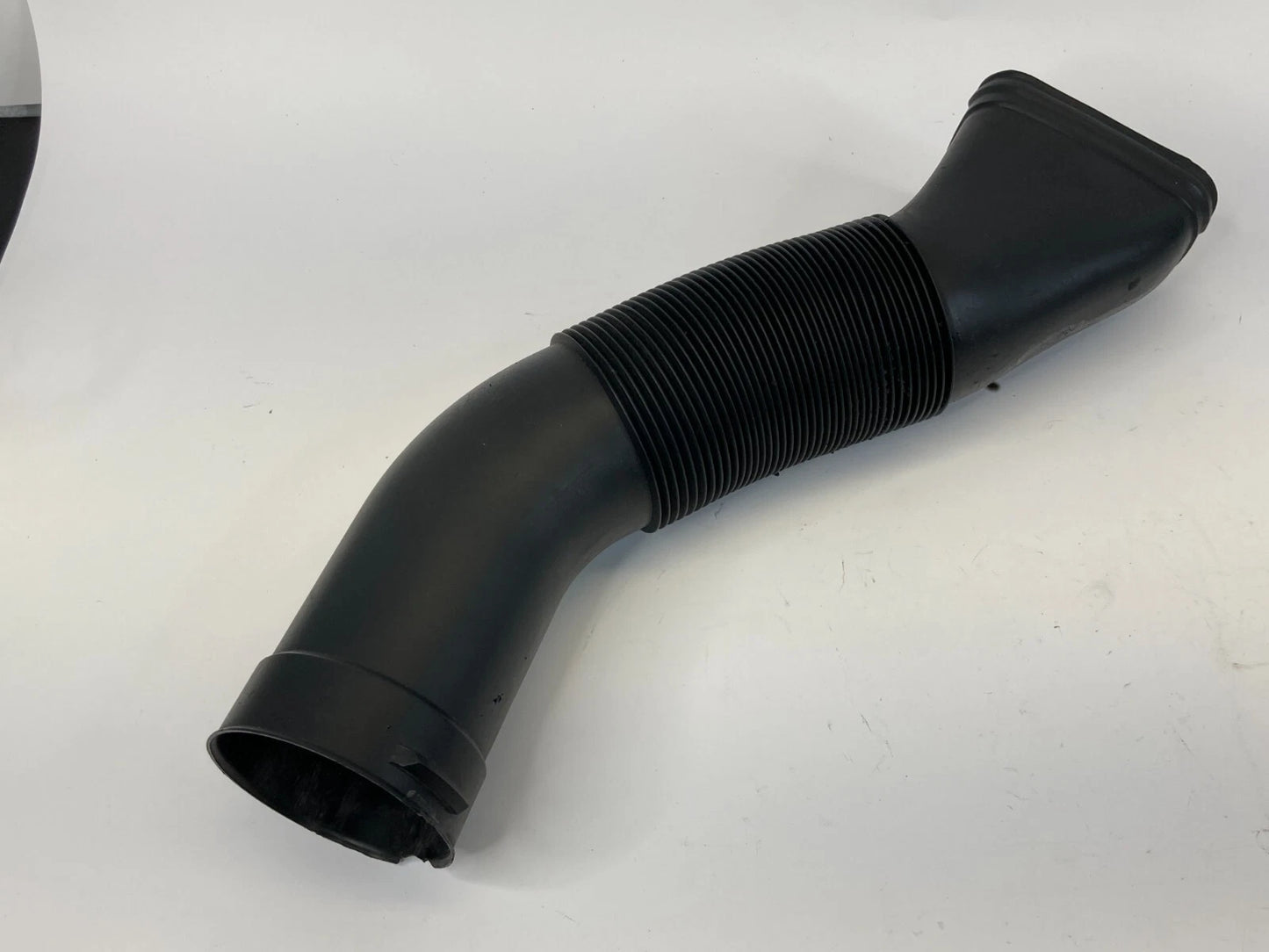 06-11 MERCEDES CLS500 5.0L RH AIR INTAKE DUCT HOSE TUBE OEM FACTORY A1130942182