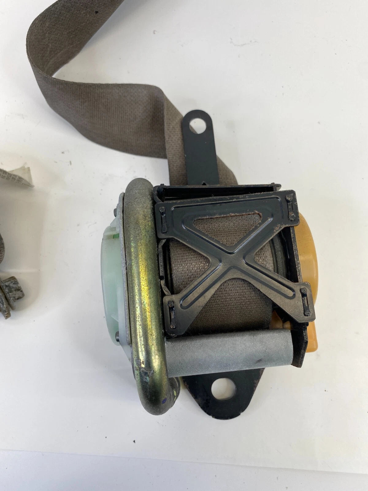 2003 2004 SUZUKI XL-7 FRONT LEFT DRIVER SIDE SEAT BELT RETRACTOR 84940-53J0 OEM