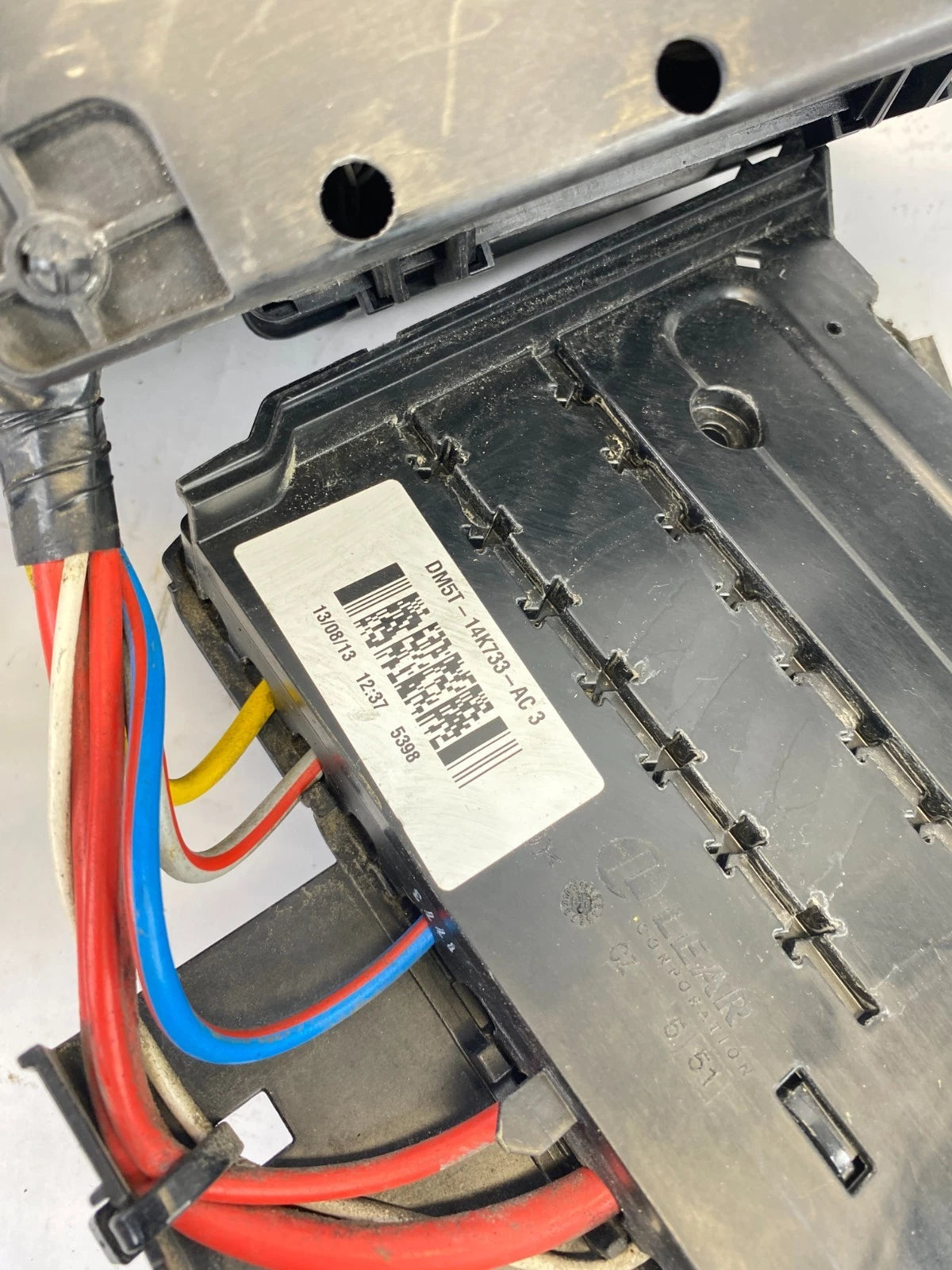 2012-2014 FORD FOCUS 2.0L ENGINE COMPARTMENT FUSE RELAY BOX AV6T-14A067-BV OEM