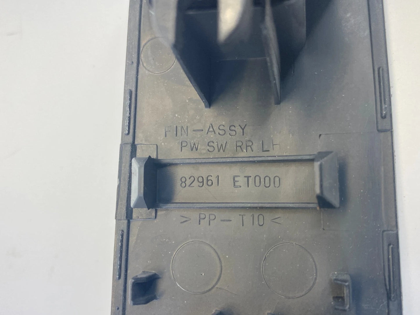 2007-2012 NISSAN SENTRA REAR LEFT SIDE DOOR WINDOW CONTROL SWITCH OEM 82961ET000