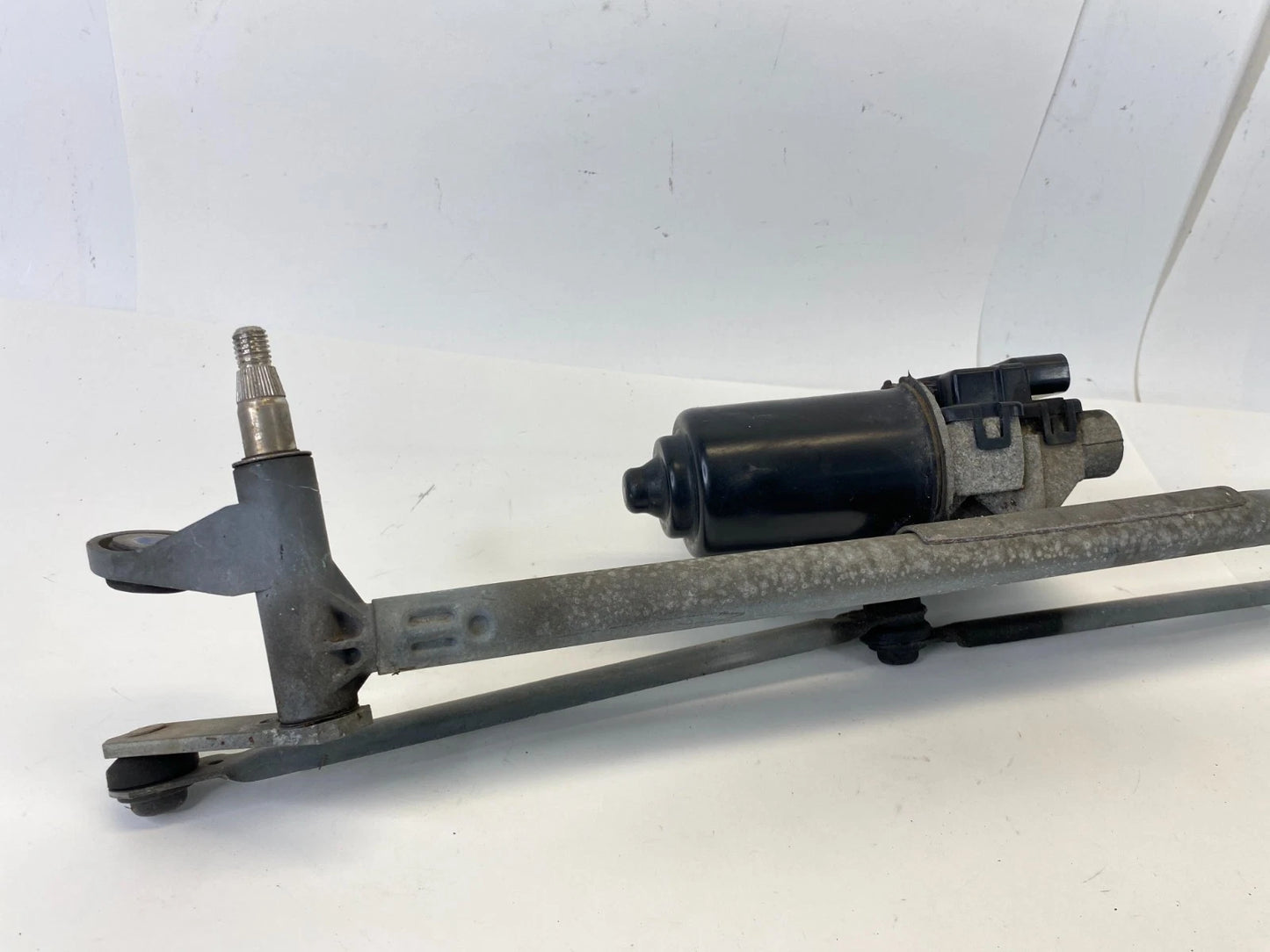 2002-2007 FORD EXPEDITION FRONT WINDSHIELD WIPER MOTOR W/ LINKAGE 2L2F-17D539-AD