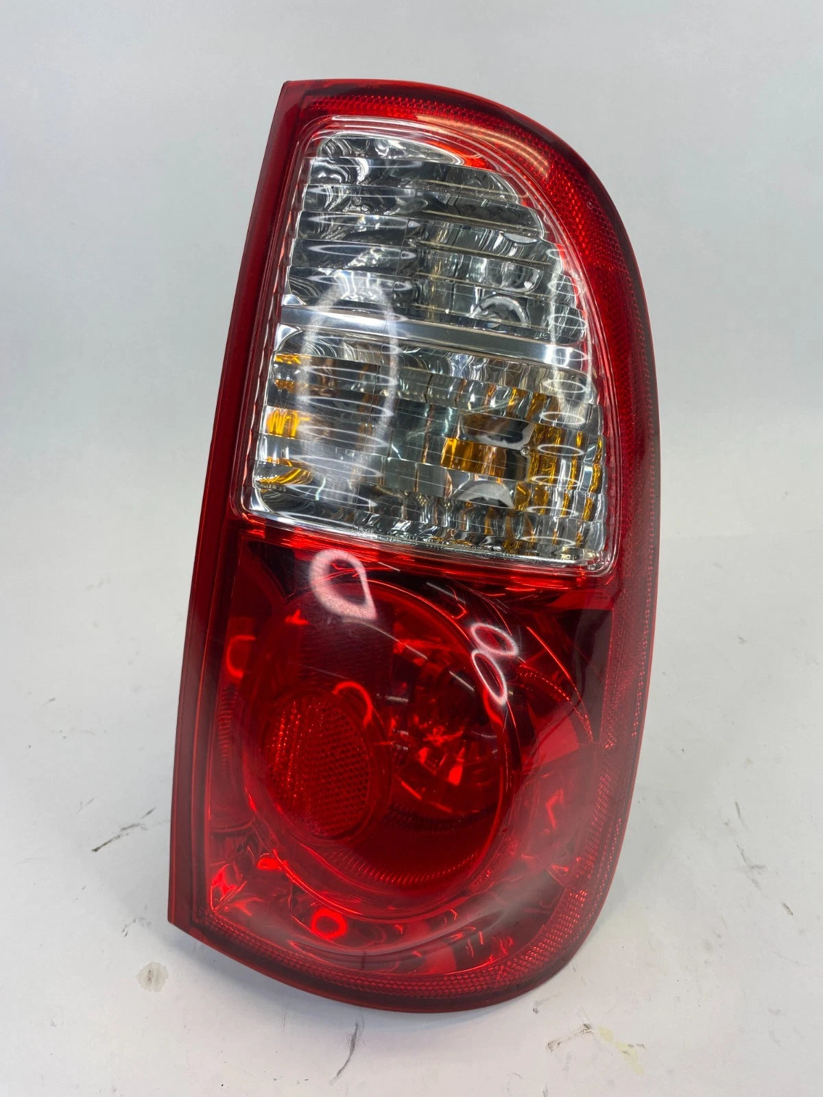 2005 2006 TOYOTA TUNDRA REAR RIGHT SIDE TAIL LIGHT TAILLIGHT ASSEMBLY OEM