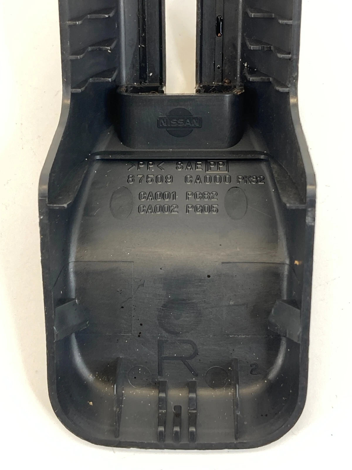 2003-2007 NISSAN MURANO REAR SEAT RIGHT SIDE RAIL TRACK COVER TRIM 87509-CA000