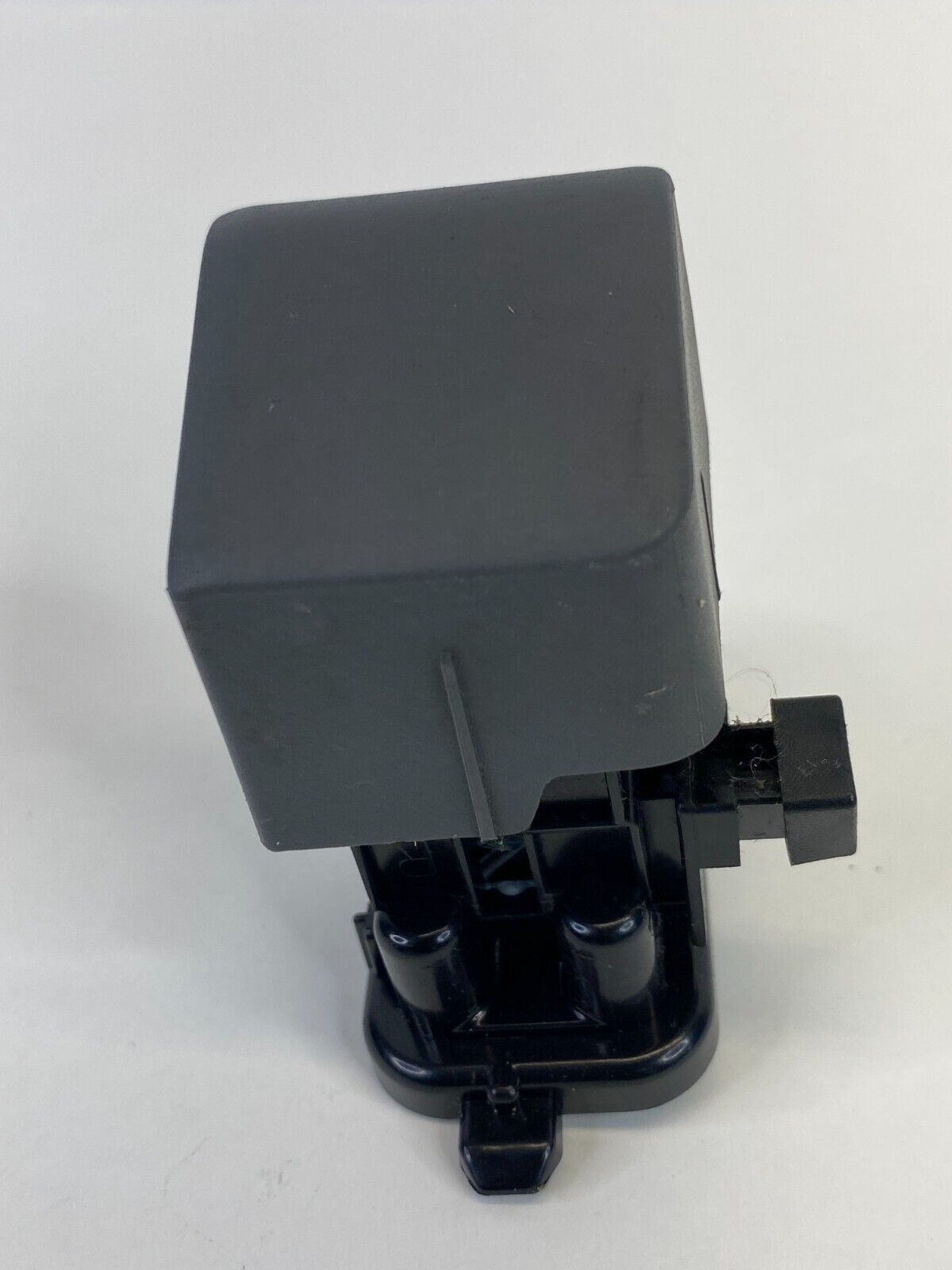 2010 2011 10 11 Toyota Prius Glove Box Compartment Latch Lock Release Button OEM