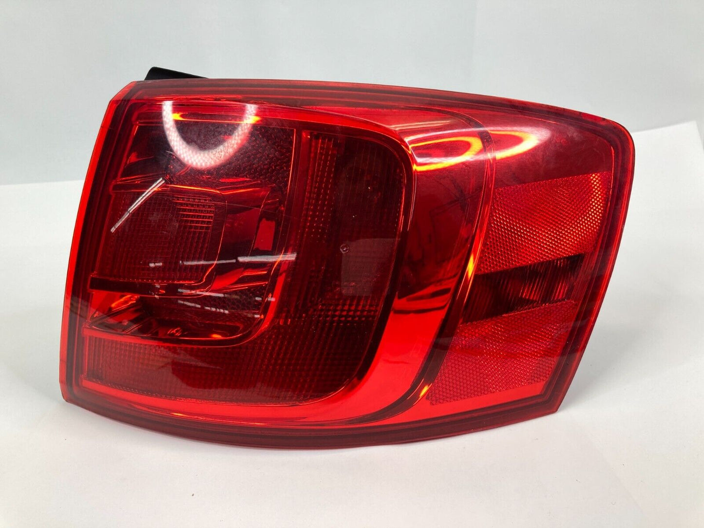 2011-2014 Volkswagen Jetta Sedan Rear Right Side Taillight Outer Tail Light Lamp