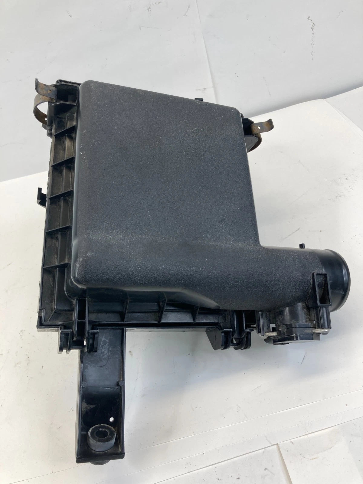 2010-2015 TOYOTA PRIUS AIR CLEANER INTAKE BOX FILTER HOUSING 17812-37030 OEM