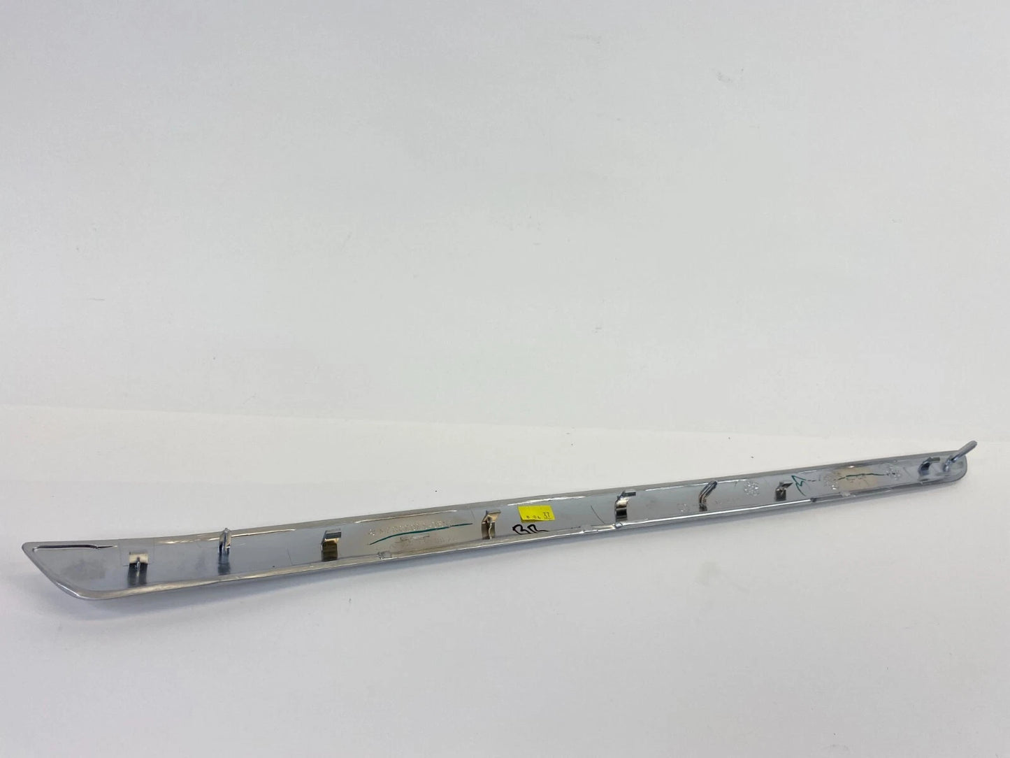 2006-2011 MERCEDES-BENZ ML350 REAR RIGHT SIDE DOOR PANEL COVER TRIM 1647300822