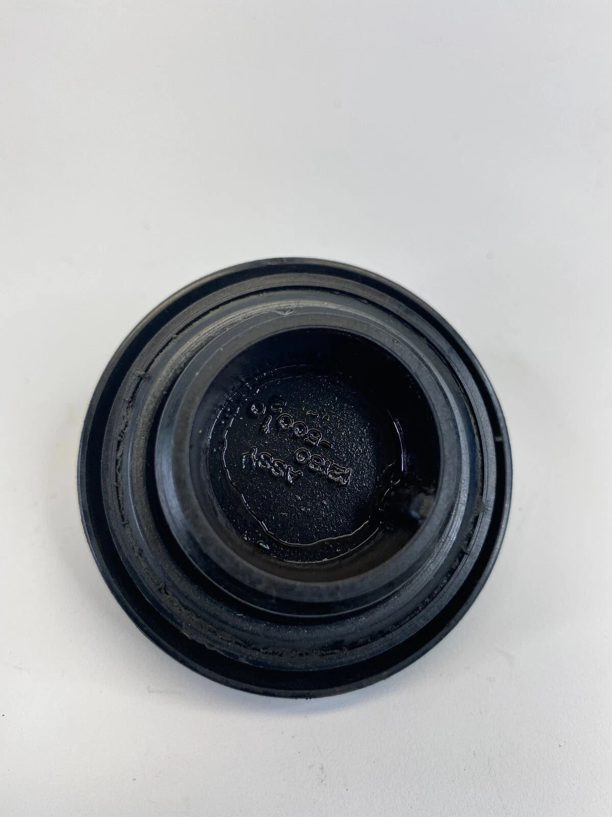 2001-2006 LEXUS LS430 4.3L V8 32V ENGINE OIL FILLER CAP ASSEMBLY OEM