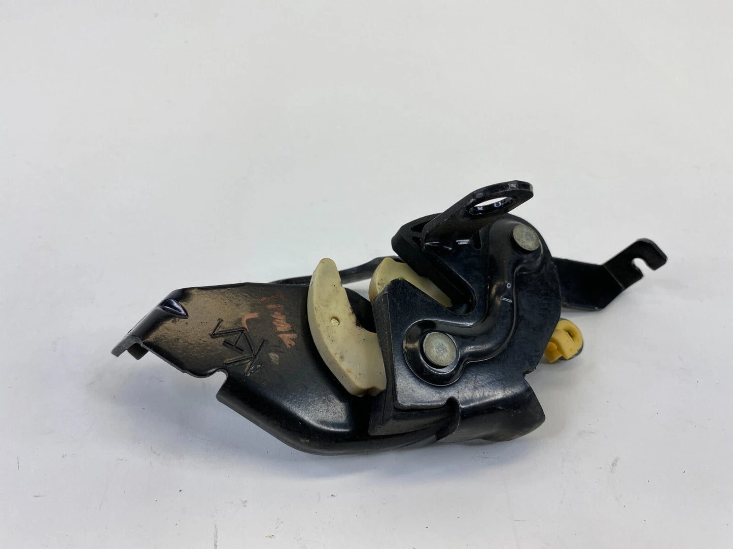2000 00 GMC YUKON LEFT SIDE BACK DOOR REAR TRUNK LOCK LATCH ASSEMBLY OEM