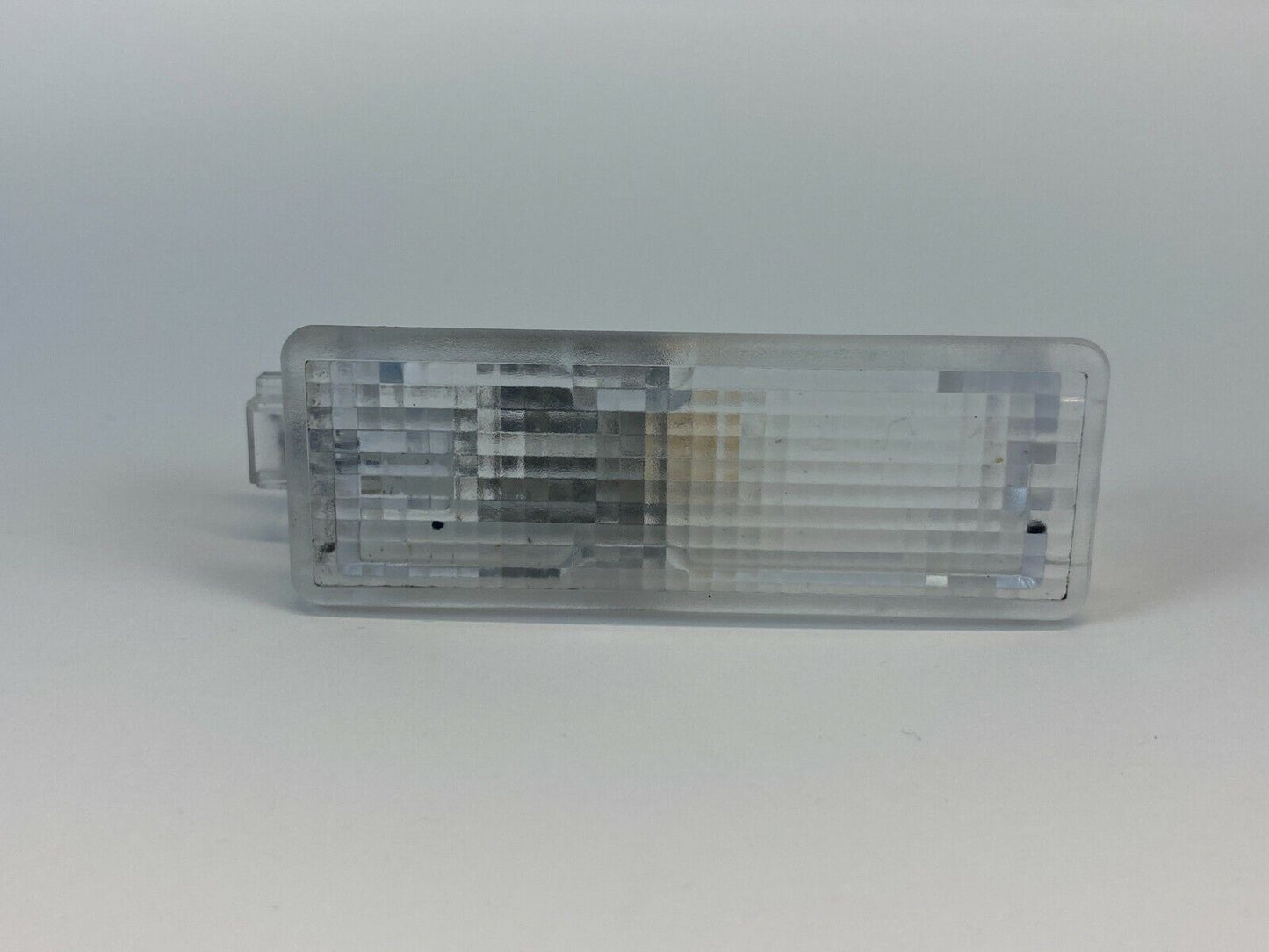 04 05 BMW 545i 04-07 525i Front Right Interior Door Light Courtesy Lamp 6961999