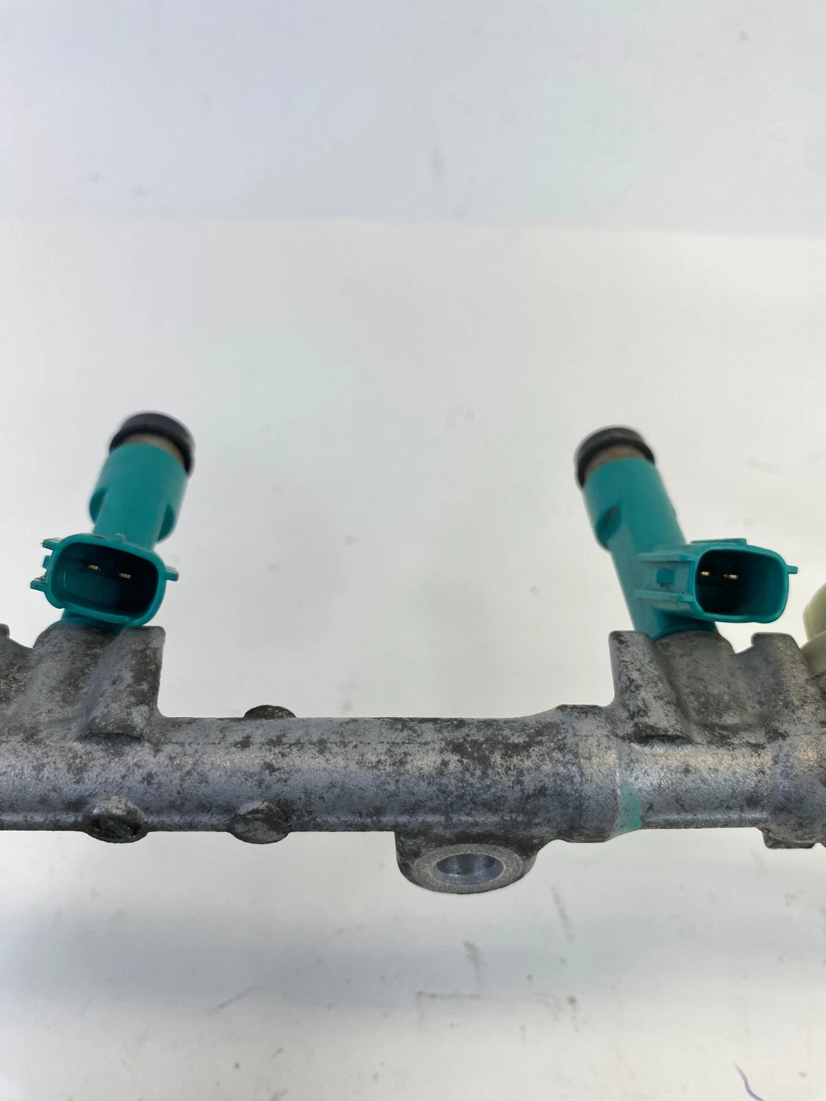 2008-2015 Scion xB Engine Fuel Injection Rail W/ Injectors Assembly OEM