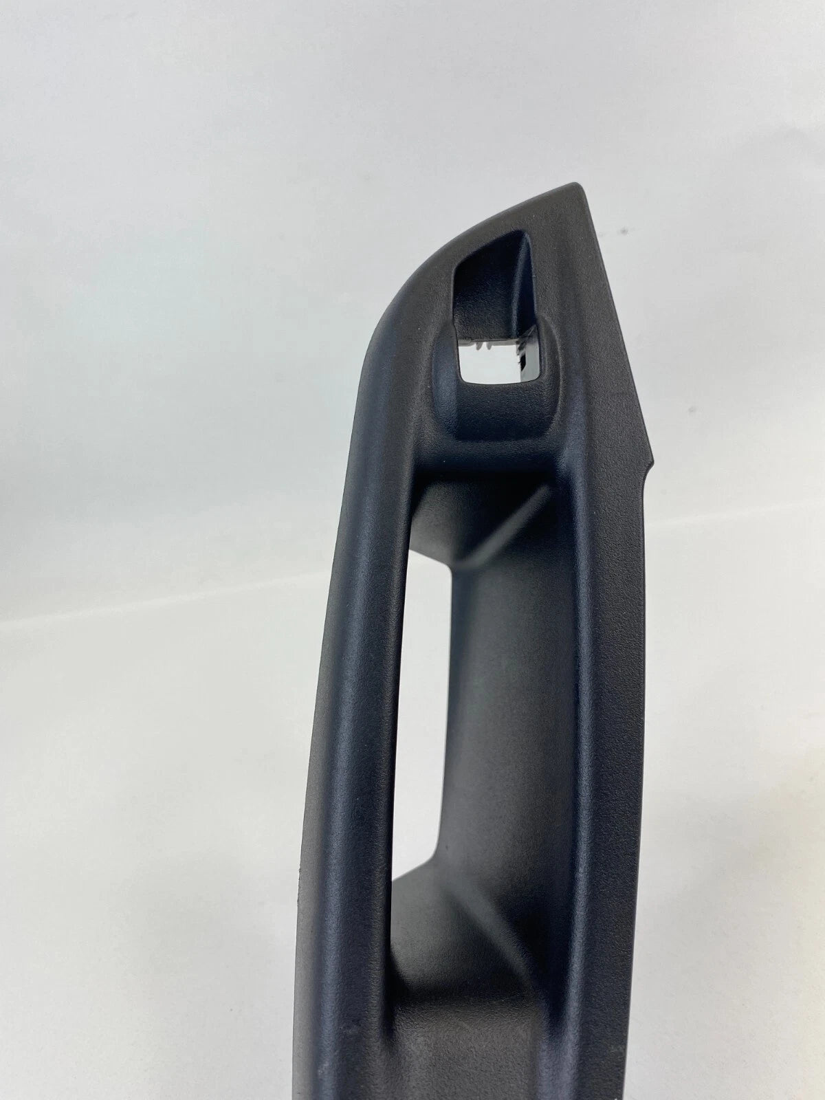 2012-2018 FORD FOCUS SEDAN REAR RIGHT DOOR WINDOW SWITCH BEZEL 1085503X OEM