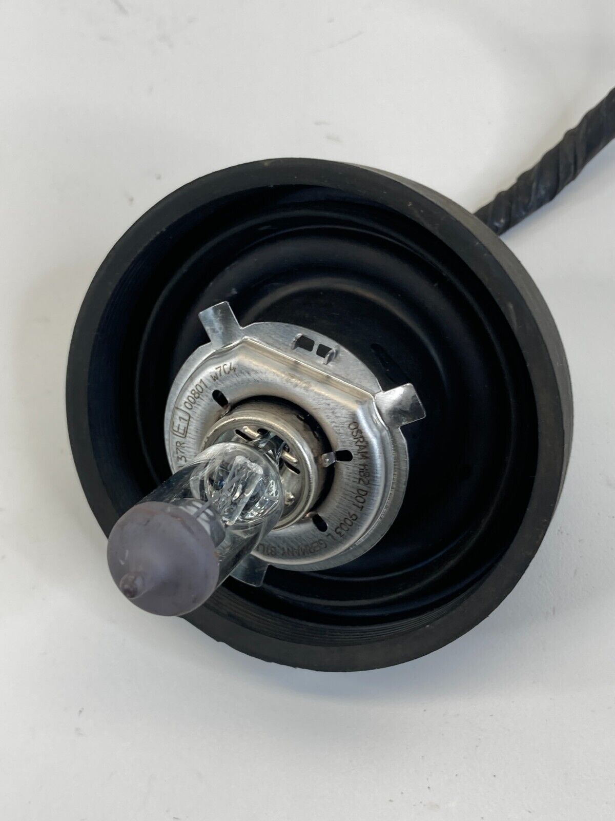 2000-2004 Nissan Pathfinder Right Side Socket Headlamp Bulb & Retainer Assy OEM