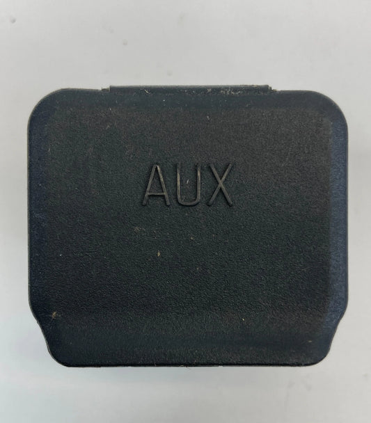 2010 GMC ACADIA CENTER CONSOLE USB AUX IN JACK INPUT PORT ADAPTER 20757329 OEM