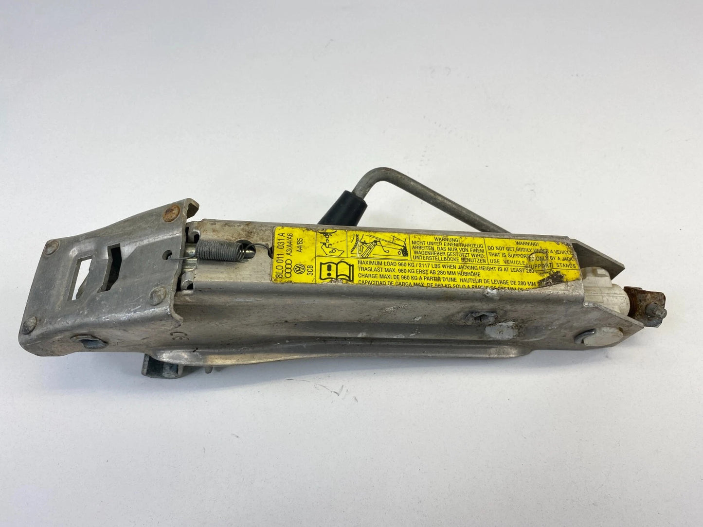 1998-2004 AUDI A6 98-05 VW JETTA EMERGENCY SPARE TIRE FLOOR JACK 8L0-011-031-A