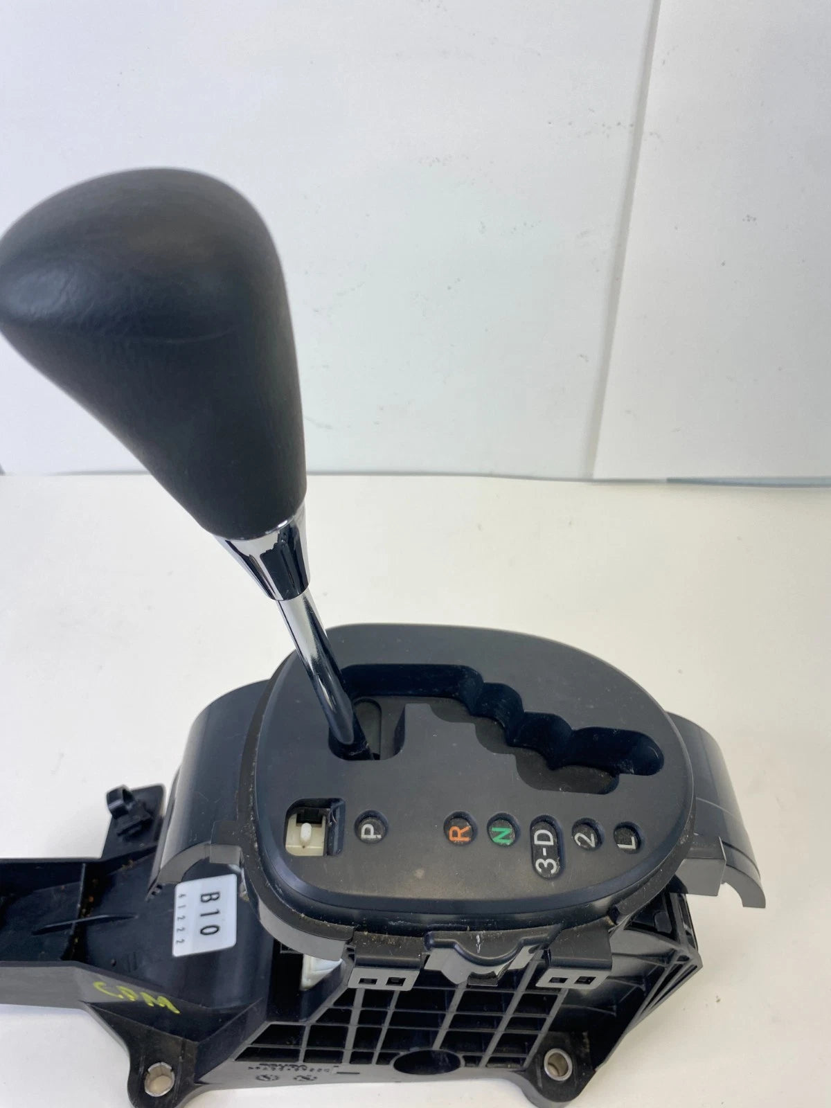 2007-2011 TOYOTA YARIS HATCHBACK FLOOR SHIFT SHIFTER GEAR SELECTOR ASSY OEM