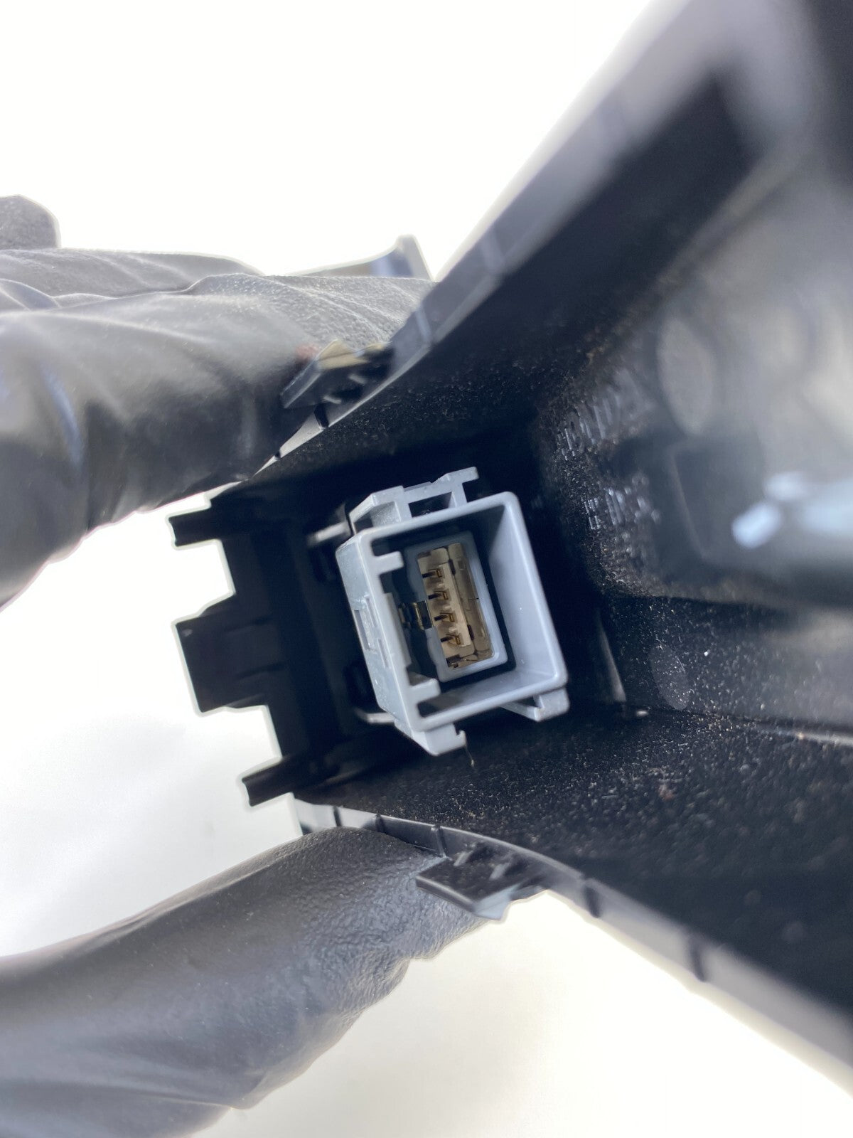 2011 2012 2013 Honda Odyssey Front Right Passenger Glove Box Pocket USB Port OEM