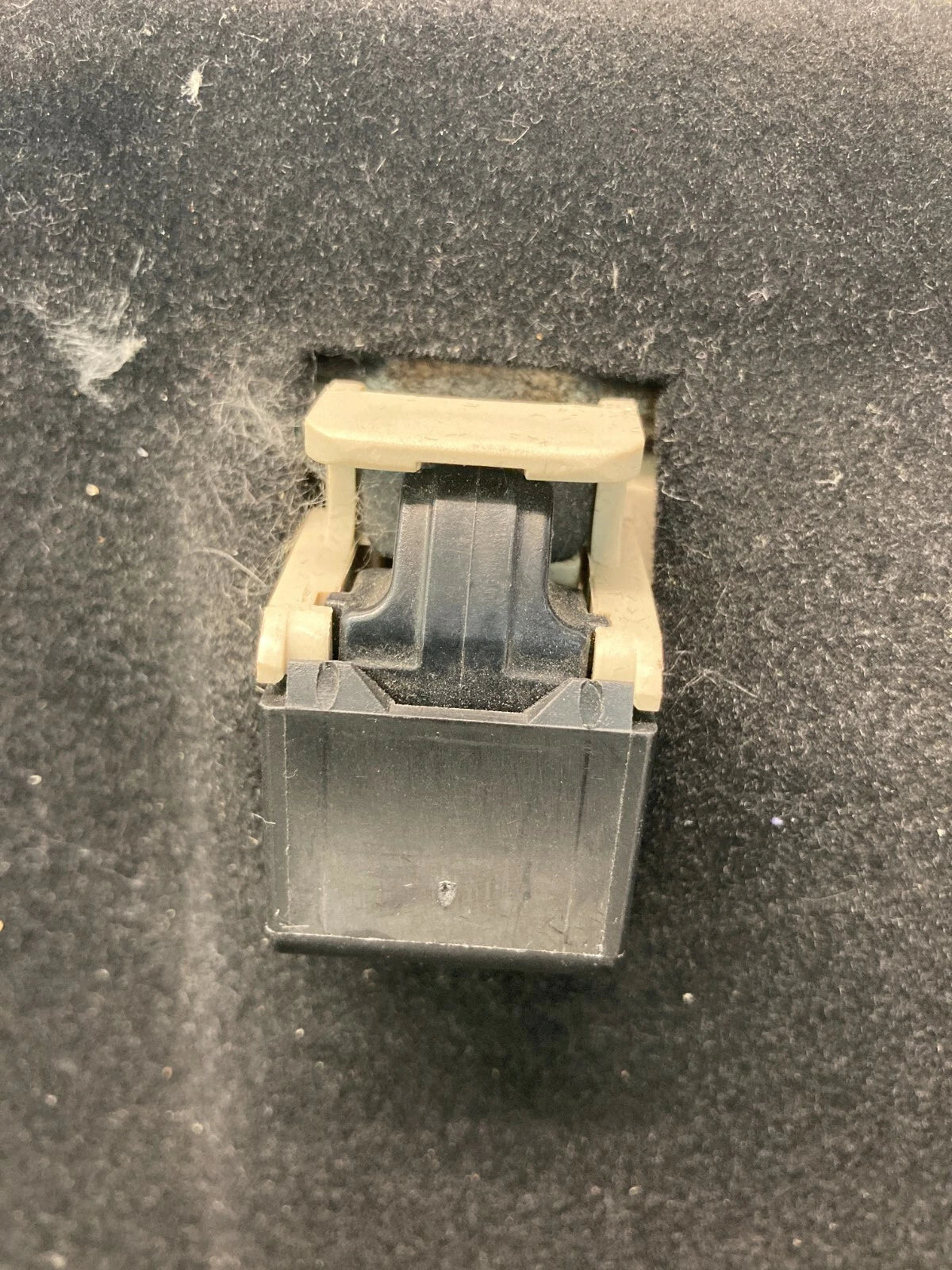 1999-2002 LINCOLN TOWN CAR SEDAN GLOVE BOX STORAGE COMPARTMENT LIGHT BEIGE OEM