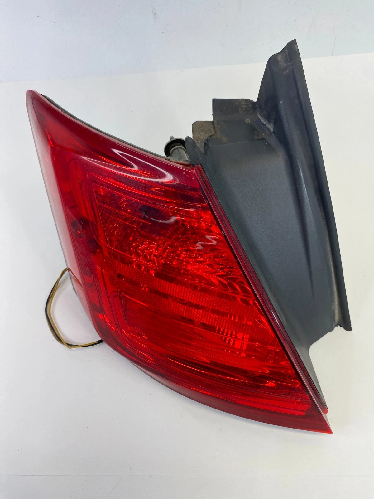 13-19 FORD TAURUS INTERCEPTOR SEDAN LEFT SIDE OUTER TAILLIGHT TAIL LIGHT LAMP