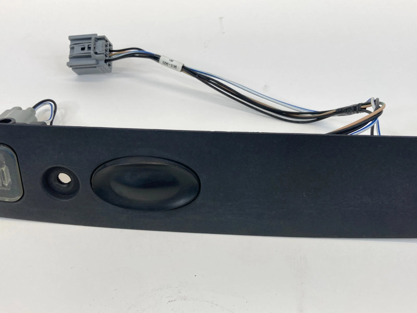 2015-2017 CHRYSLER 200 REAR DECK TRUNK LID RELEASE MOLDING W/ LICENSE LAMPS OEM