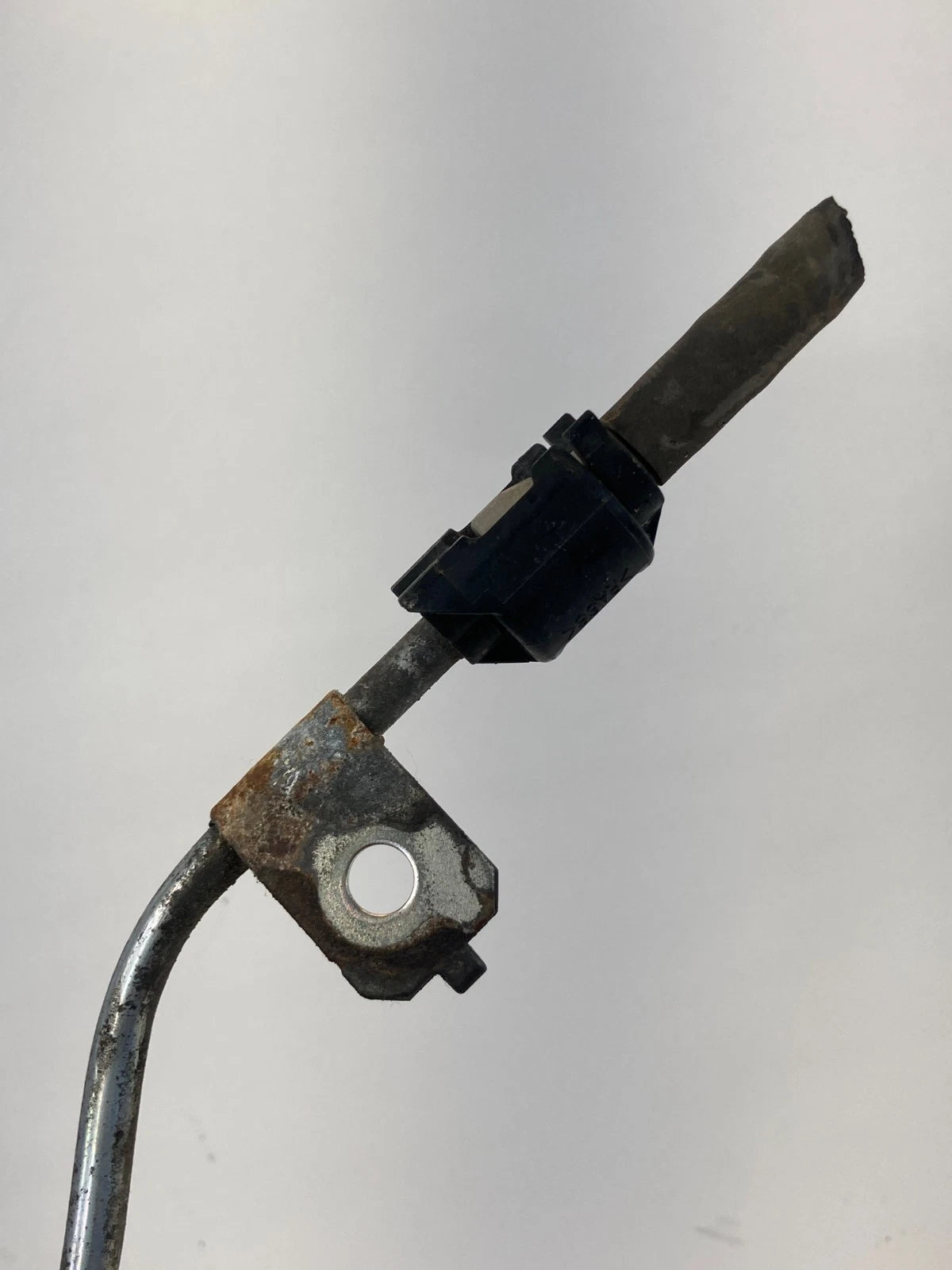 10-15 Toyota Prius 1.8L L4 AT Engine Fuel Injection Pipe Rail W/ Injectors OEM