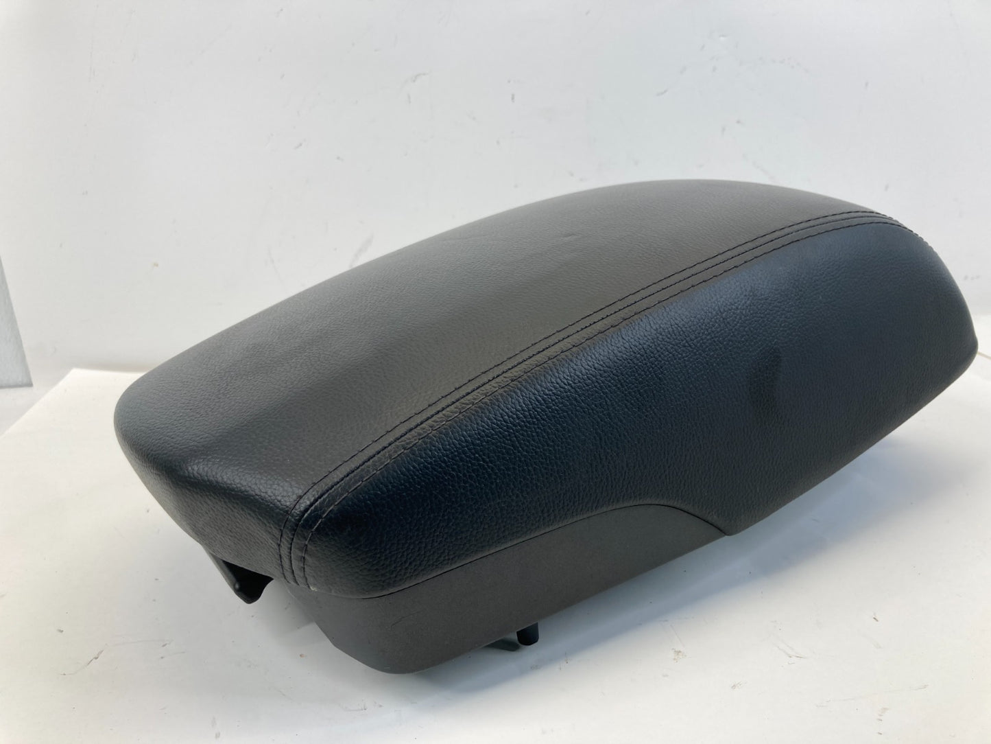 2013 2014 2015 2016 Hyundai Santa Fe Center Console Armrest Lid Cover OEM