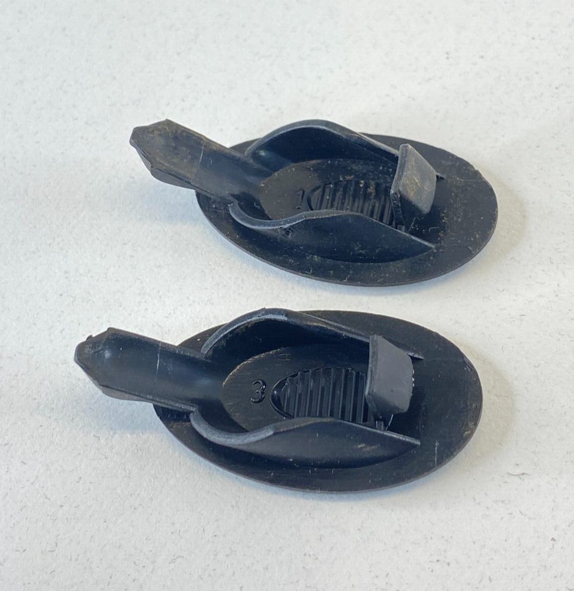 01-05 BMW 330xi Front Passenger Side Door Panel Trim Pull Handle Screw Cover Cap