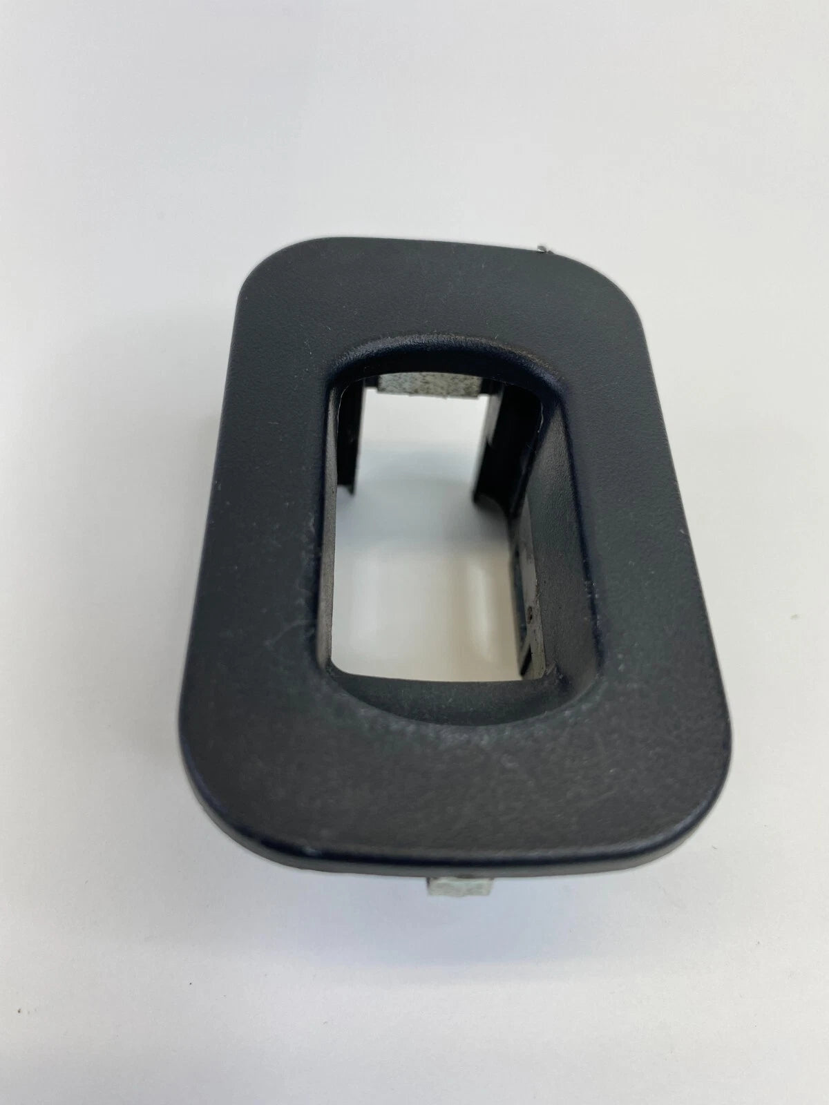 05-10 PONTIAC G6 FRONT RIGHT SIDE DOOR WINDOW SWITCH COVER TRIM BEZEL OEM